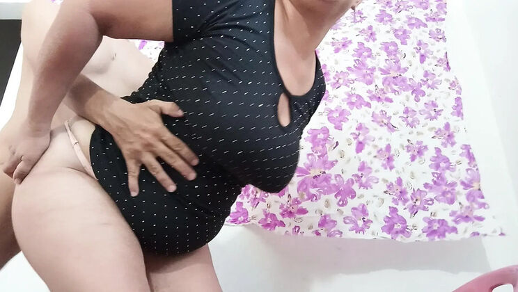 Valkyrieandluigy Wife Facial - Huge Cumshot on Mature Indian Aunty Face