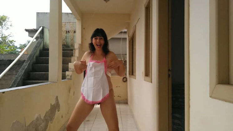 Brazilian Housewife Pissing Naked Outdoor on Porch - Amateur Big Ass Brunette