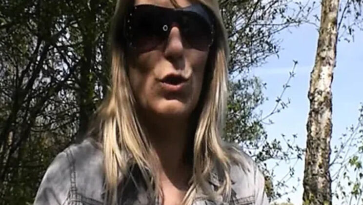 Horny MILF SweetSusi Masturbates with Dildo at the Lake Outdoor Game