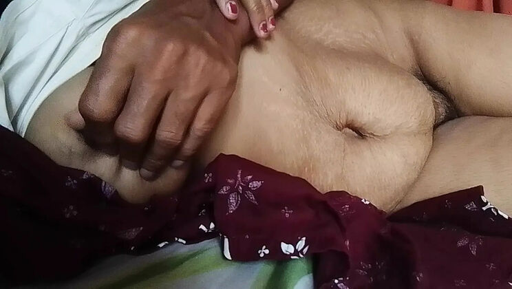 Indian Mallu Housewife Massage and Pleasure by Husband - Homemade Couple Sex