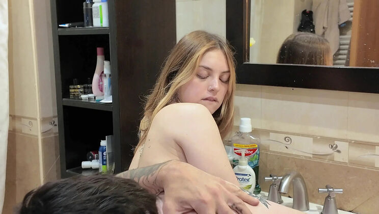 Amateur Indian Wife Shaking in Bathroom After 7 Minute Doggystyle Fuck - Big Cock Desi Bhabhi