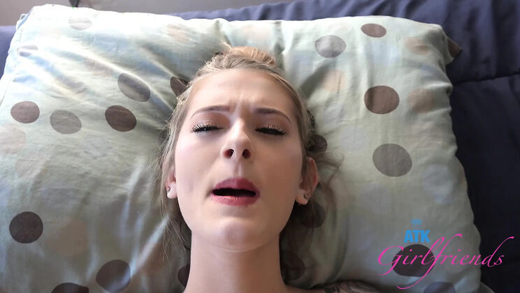 Skinny Tattooed Girl Meloni Moon Virtual Date Blowjob & Creampie POV