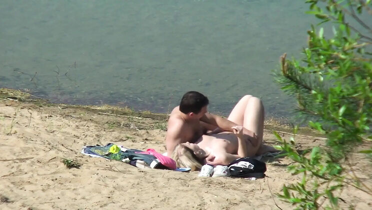 Blonde Babe Gets Fucked By Her Man In Outdoor Beach Sex - Amateur HD Video