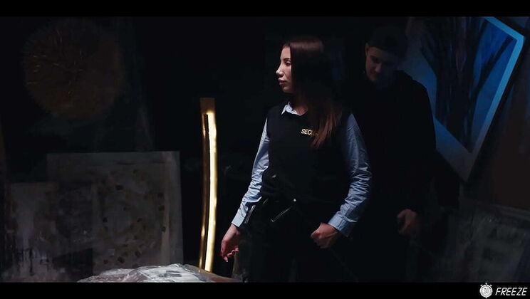 Layla Scarlett Handjob Trick - Italian Babe Security Guard Frozen & Used