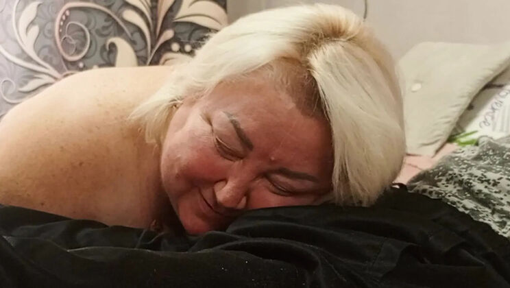 Stepmom deep throat blowjob with surprise cum in mouth - Zona901