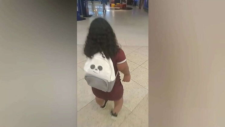 Dwarf Girl Solo Play in Public Mall - Sun & Stiv69