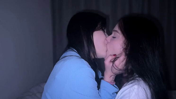 Crush & Lush Lesbian Sex - Big Booty Girls Kissing & Pussy Licking in Living Room