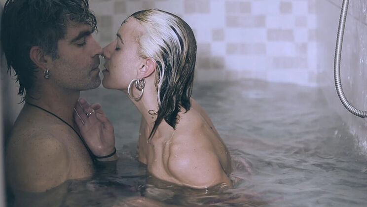 Skinny Brunette Magia Rosa Gets Deep Throat Blowjob in Romantic Jacuzzi Bath