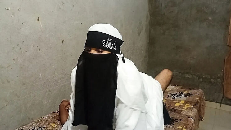 Desi Pakistani Housewife Dearshivani Rides Uncut Dick in Hijab - Amateur Hardcore Fuck
