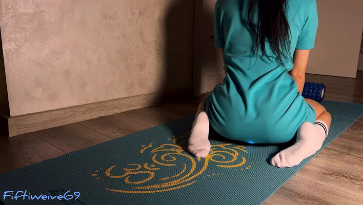 Amateur Brunette Sports Anal Fisting & Huge Dildo Gape - Homemade Solo