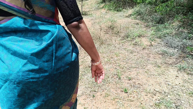 Indian Family Function Outdoor Sex with Stranger - Pushpa Valli & Magilmathi Public Fuck