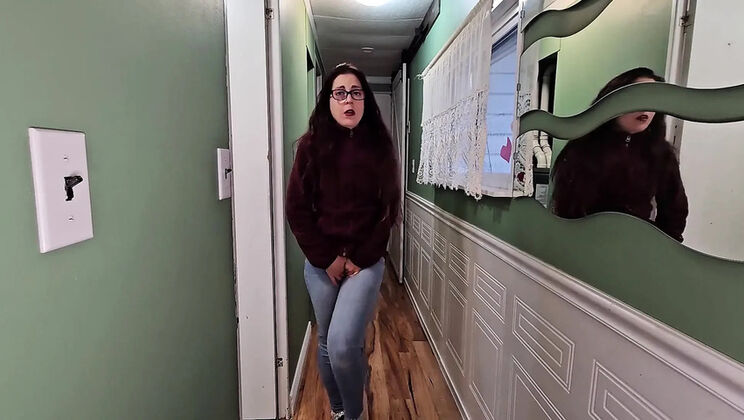 Nerdy Faery Soaks Her Tight Jeans and Squirts Hard