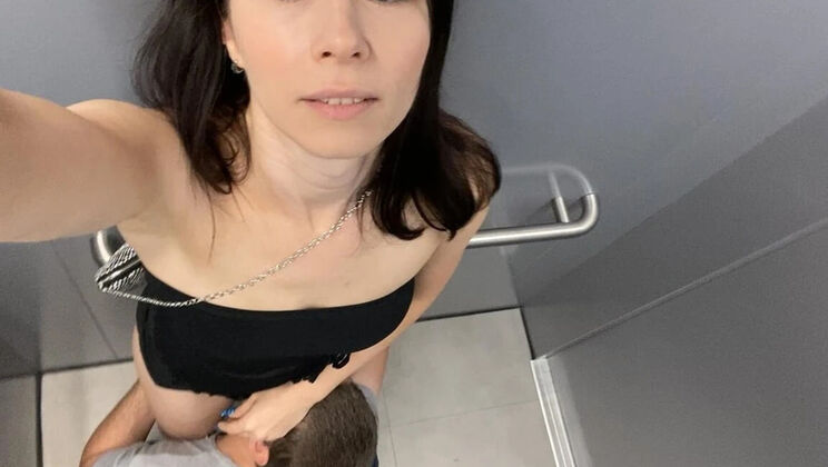 Almost Caught! Stranger Eats My Pussy in the Elevator – RonyaRabe