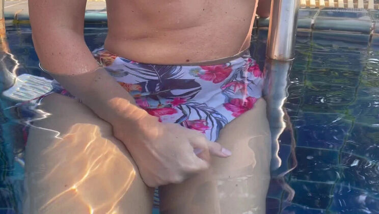 LaylaX Fingers Her Tight Pussy And Cums In Public Pool