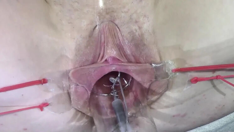 Deep Keely Spreads Wide Open for a 1000 Watt Lamp Fuck