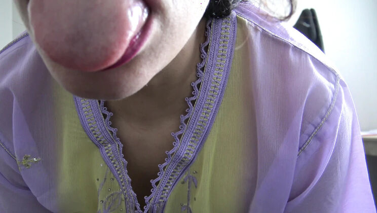 Horny Arab MILF Wakes Up and Begs to Get Fucked