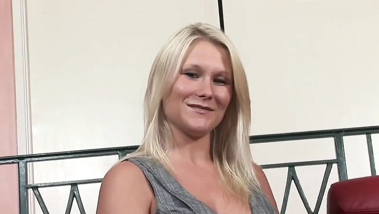 Busty blonde MILF Juliana Jolene gets deep orgasm from huge cock