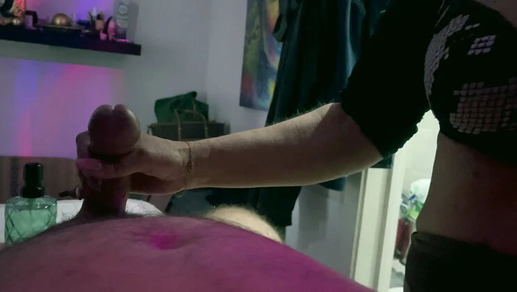 Hot Cock Massage at Local Massage Parlour – Happy Ending