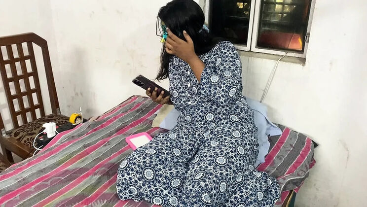 Indian Bhabhi Calls Boyfriend to Bathroom for Rough Sex with Clear Hindi Audio